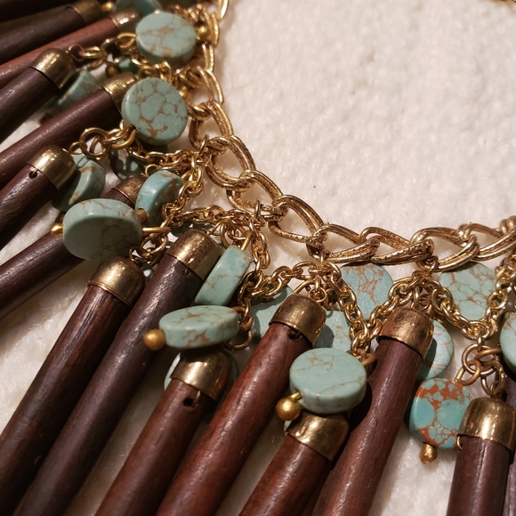 Wood and turquoise necklace - Picture 4 of 6